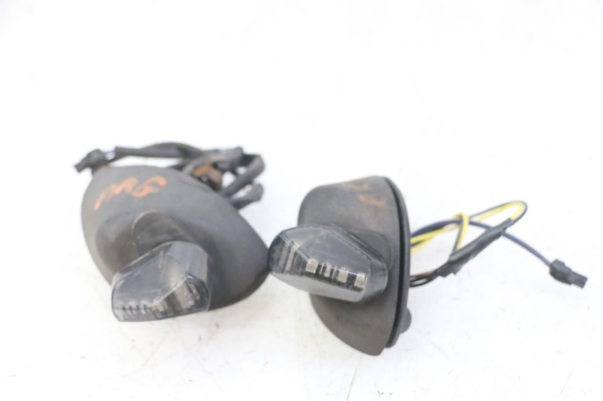 photo de TRASERO INTERMITENTE PIAGGIO MP3 LT 400 (2007 - 2012)