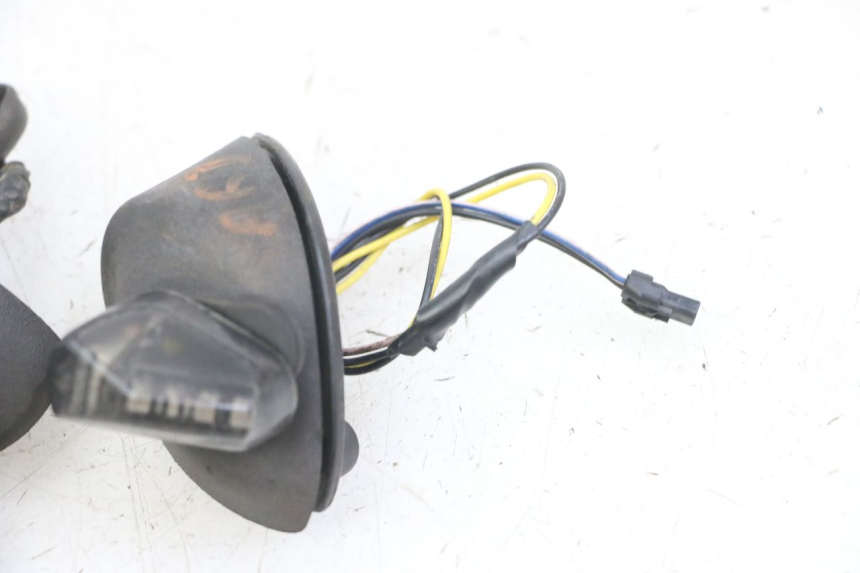 photo de TRASERO INTERMITENTE PIAGGIO MP3 LT 400 (2007 - 2012)