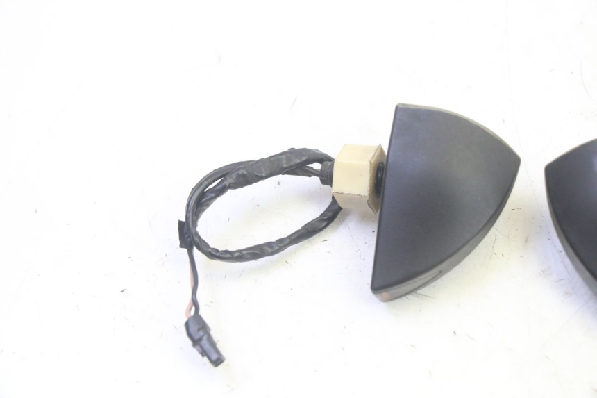 photo de TRASERO INTERMITENTE PIAGGIO MP3 RL 250 (2007 - 2010) - Vista general del producto