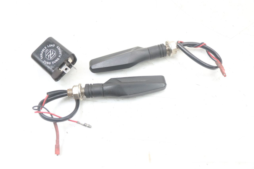 photo de TRASERO INTERMITENTE SUZUKI GS F 500 (2004 - 2007)