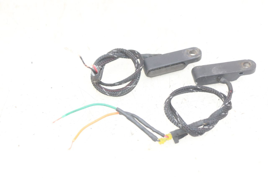 photo de INTERMITENTE TRASERO DAELIM VL DAYSTAR 125 (2000 - 2011)