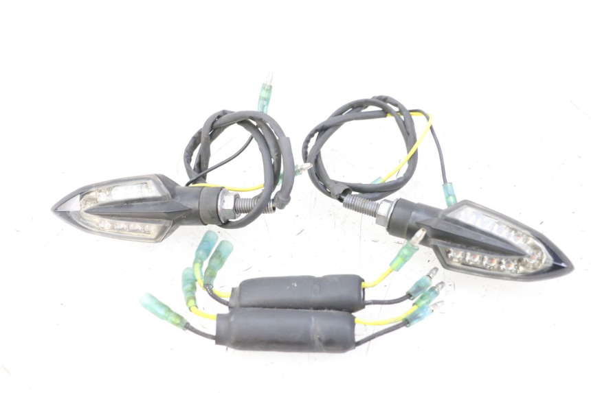 photo de TRASERO INTERMITENTE YAMAHA XJ6 ABS 600 (2008 - 2016)