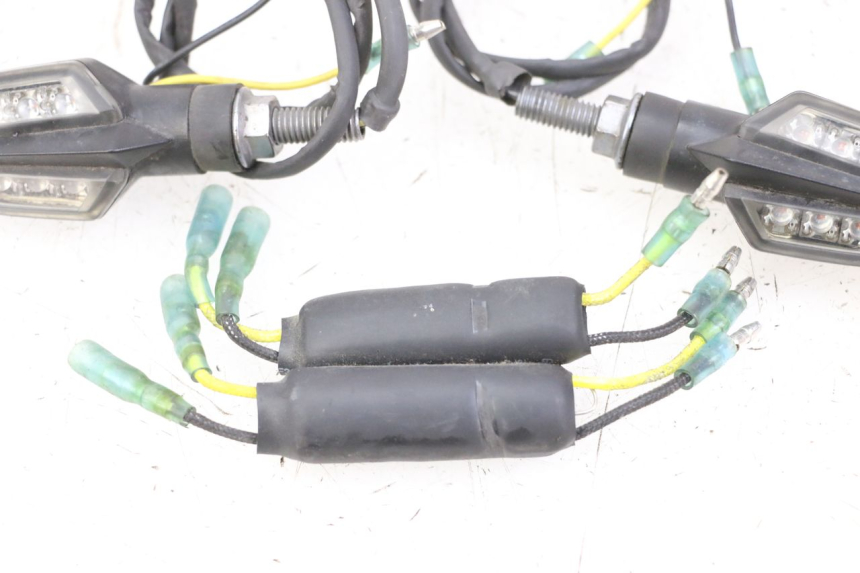 photo de TRASERO INTERMITENTE YAMAHA XJ6 ABS 600 (2008 - 2016)