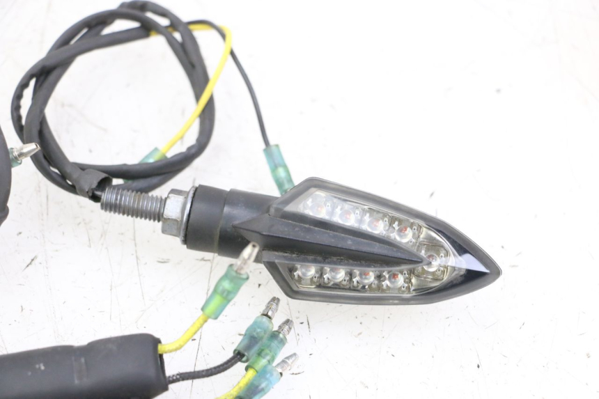 photo de TRASERO INTERMITENTE YAMAHA XJ6 ABS 600 (2008 - 2016)