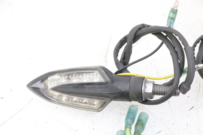 photo de TRASERO INTERMITENTE YAMAHA XJ6 ABS 600 (2008 - 2016)