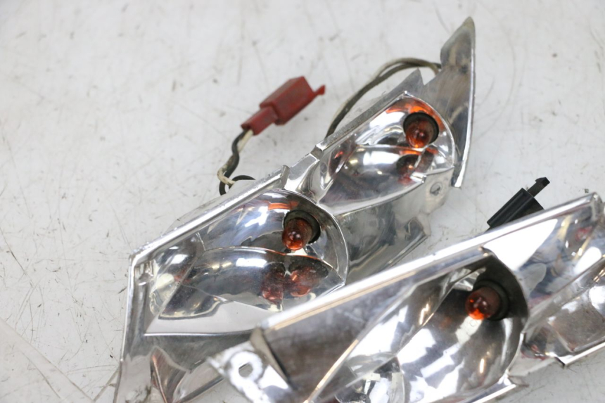 photo de INTERMITENTE TRASERO PIAGGIO ZIP 2T 50 (2009 - 2019) - Otra vista del artículo