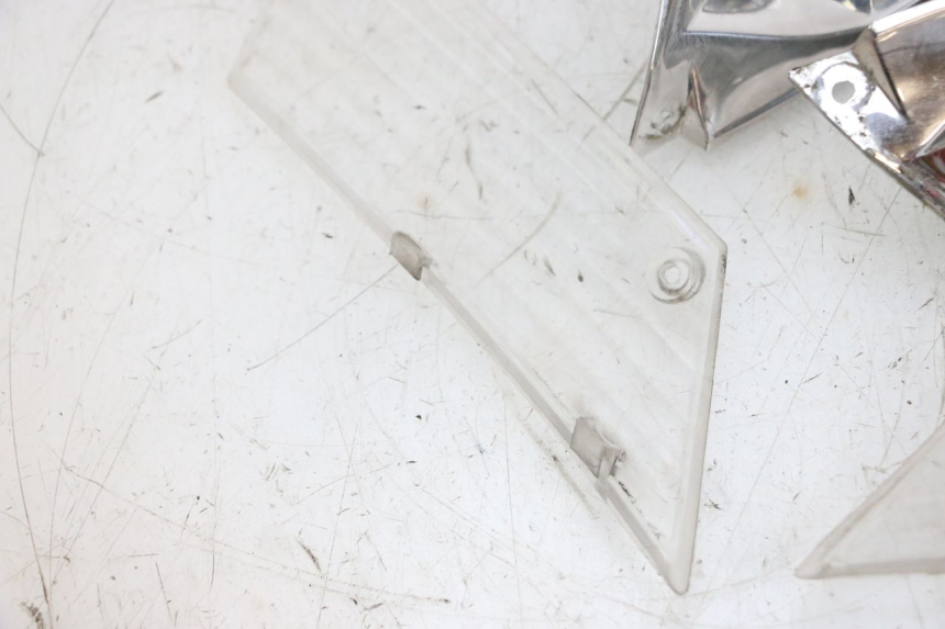 photo de INTERMITENTE TRASERO PIAGGIO ZIP 2T 50 (2009 - 2019) - Zoom sobre los componentes