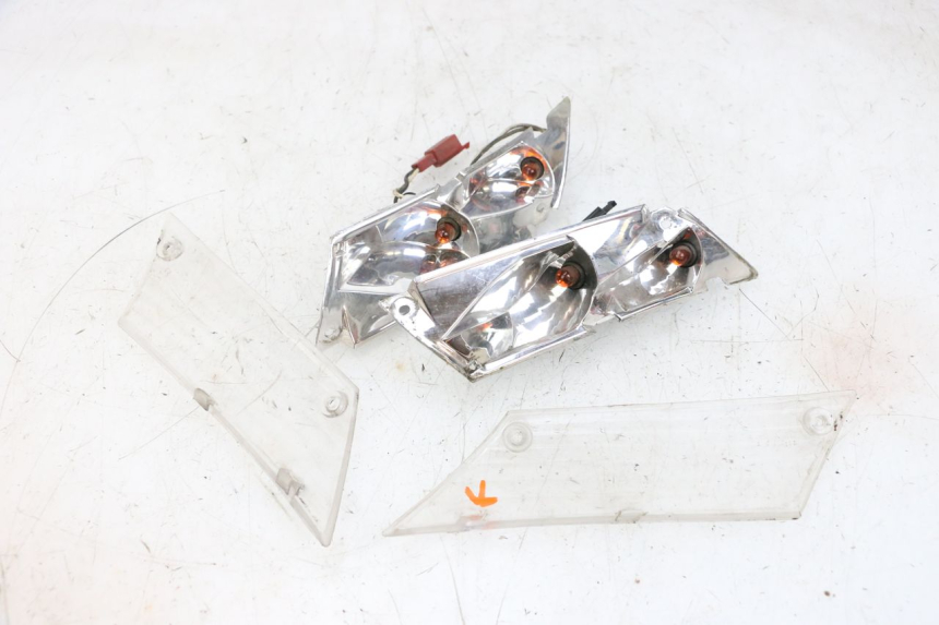 photo de INTERMITENTE TRASERO PIAGGIO ZIP 2T 50 (2009 - 2019) - Inspección visual detallada