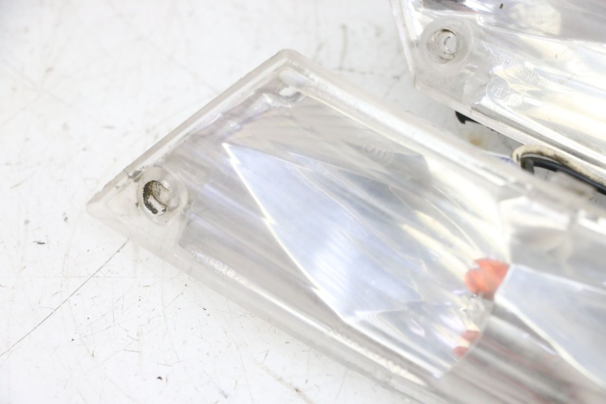 photo de INTERMITENTE TRASERO PIAGGIO ZIP 2T 50 (2009 - 2019) - Estado de la superficie y material