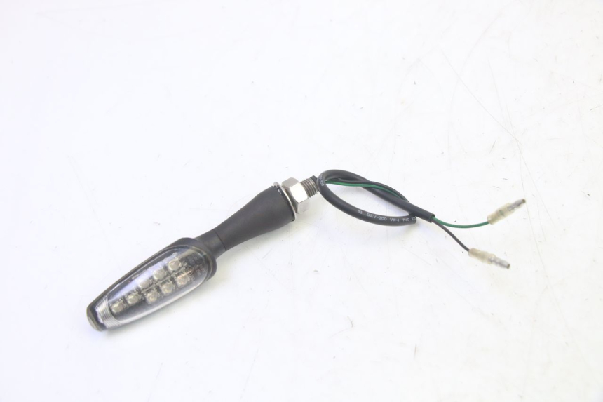 photo de DELANTERO DERECHO INTERMITENTE QUADRO 4 4D 350 (2015 - 2018)