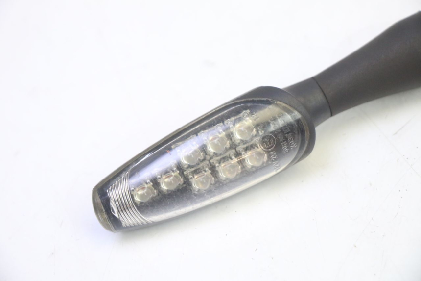 photo de DELANTERO DERECHO INTERMITENTE QUADRO 4 4D 350 (2015 - 2018)