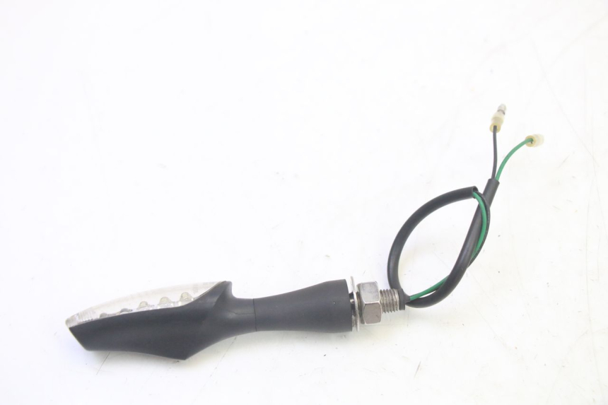 photo de DELANTERO DERECHO INTERMITENTE QUADRO 4 4D 350 (2015 - 2018)