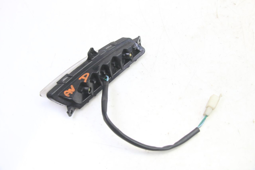 photo de DELANTERO DERECHO INTERMITENTE VENESI FLY RETRO 4T 50 (2020 - 2025)