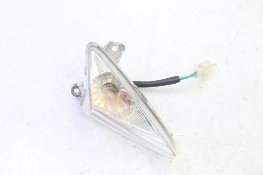 photo de DELANTERO DERECHO INTERMITENTE SYM ORBIT III 3 4T 50 (2021 - 2025) - Detalle de la pieza