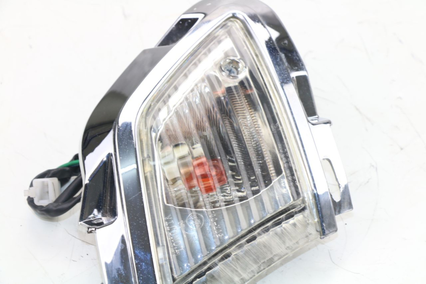 photo de DELANTERO DERECHO INTERMITENTE S-RIDER CAPRI 2T 50 (2010 - 2017)
