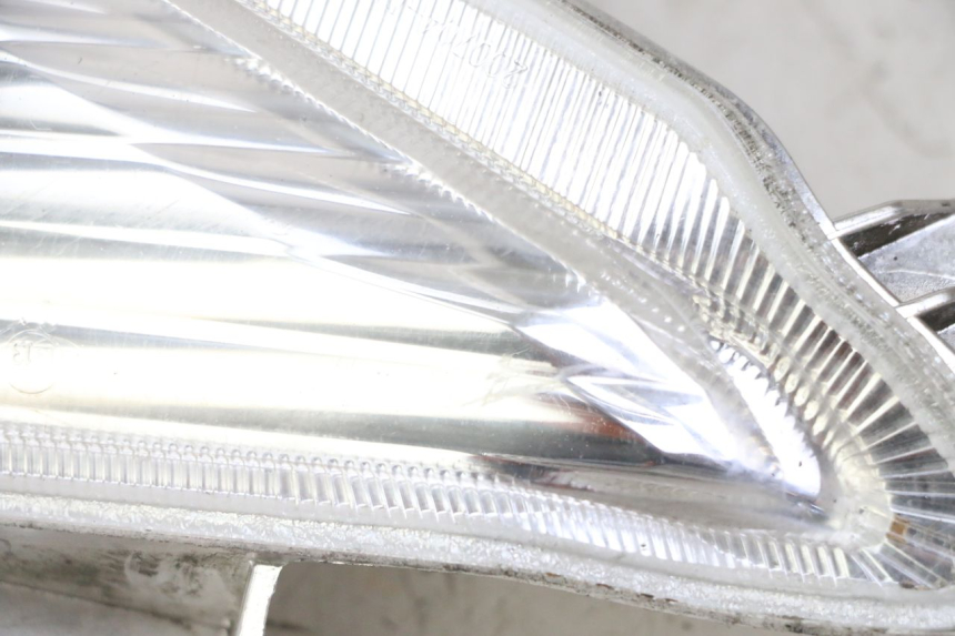photo de DELANTERO DERECHO INTERMITENTE YAMAHA X-MAX XMAX 125 (2010 - 2014)