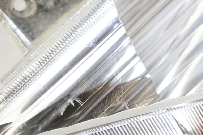 photo de DELANTERO DERECHO INTERMITENTE YAMAHA X-MAX XMAX 125 (2010 - 2013) - Zoom estado de uso