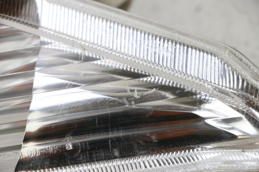 photo de DELANTERO DERECHO INTERMITENTE YAMAHA X-MAX XMAX 125 (2010 - 2013) - Detalles de los puntos de fijación