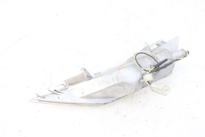 photo de INTERMITENTE DELANTERO DERECHO PIAGGIO X8 125 (2004 - 2007) - Estado de la superficie y material