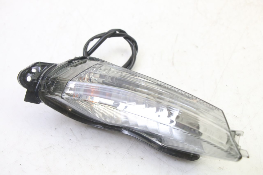 photo de DELANTERO DERECHO INTERMITENTE YAMAHA XMAX X-MAX 125 (2021 - 2025)