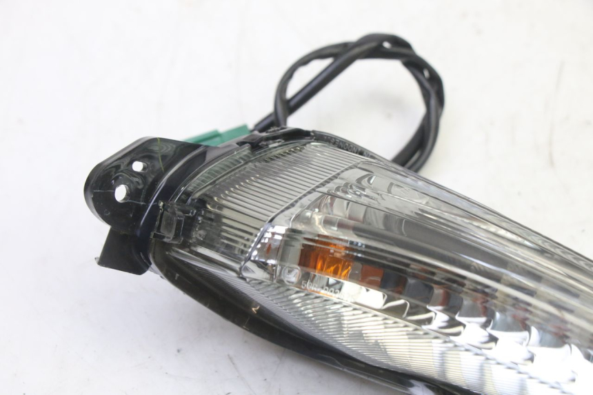 photo de DELANTERO DERECHO INTERMITENTE YAMAHA XMAX X-MAX 125 (2021 - 2025)
