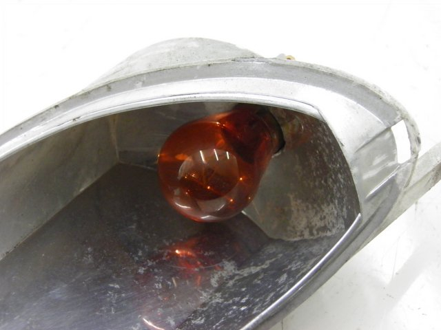 photo de DELANTERO DERECHO INTERMITENTE YAMAHA YP MAJESTY 125 (2002 - 2006)