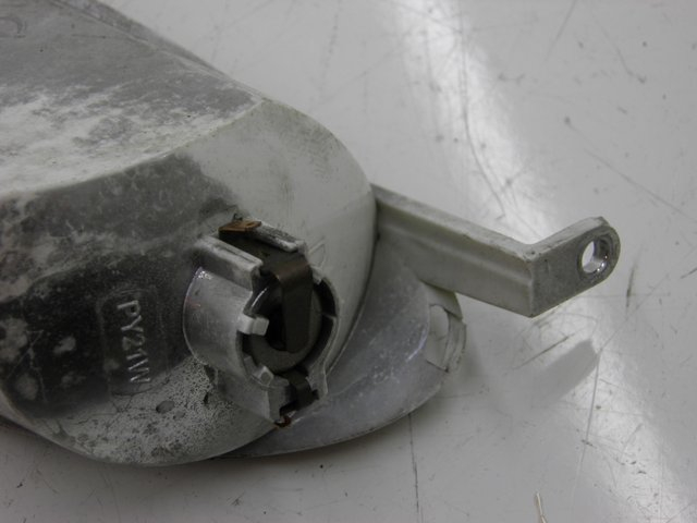 photo de DELANTERO DERECHO INTERMITENTE YAMAHA YP MAJESTY 125 (2002 - 2006)