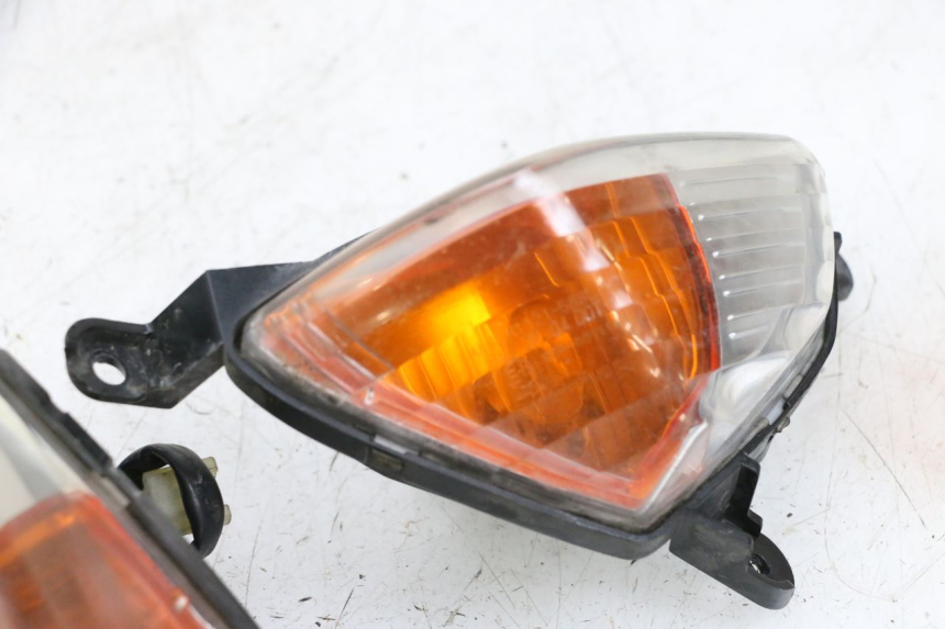 photo de DELANTERO INTERMITENTE YAMAHA FJR ABS 1300 (2006 - 2012) - Detalles de los puntos de fijación
