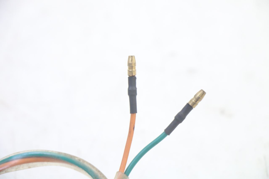 photo de INTERMITENTE DELANTERO IZQUIERDO SYM CROX 4T 50 (2016 - 2023) - Estado de la superficie y material