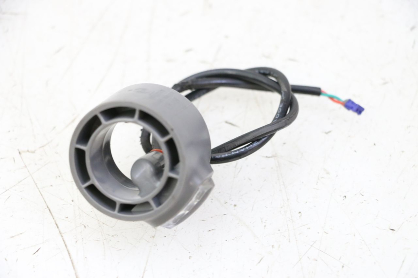 photo de INTERMITENTE DELANTERO IZQUIERDO SEGWAY NINEBOT F65I 1