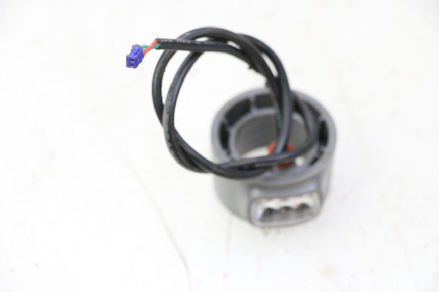 photo de INTERMITENTE DELANTERO IZQUIERDO SEGWAY NINEBOT F65I 1