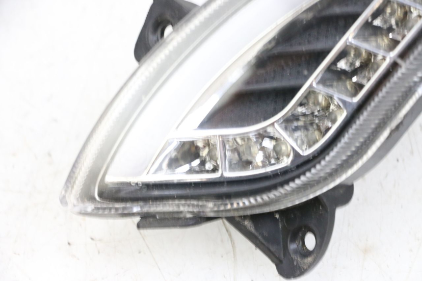 photo de DELANTERO IZQUIERDO INTERMITENTE JM MOTORS OLDIES GT 4T 50 (2018 - 2025) - Estado de la superficie y material