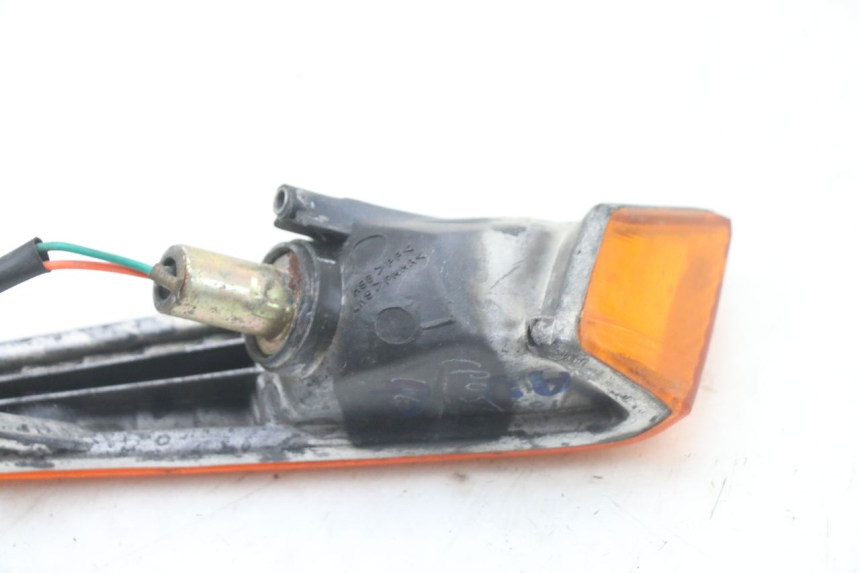photo de INTERMITENTE DELANTERO IZQUIERDO HONDA SCV LEAD 100 (2003 - 2007) - Estado de la superficie y material