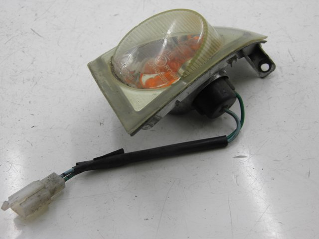 photo de DELANTERO IZQUIERDO INTERMITENTE SYM MIO 50 (2005 - 2010)