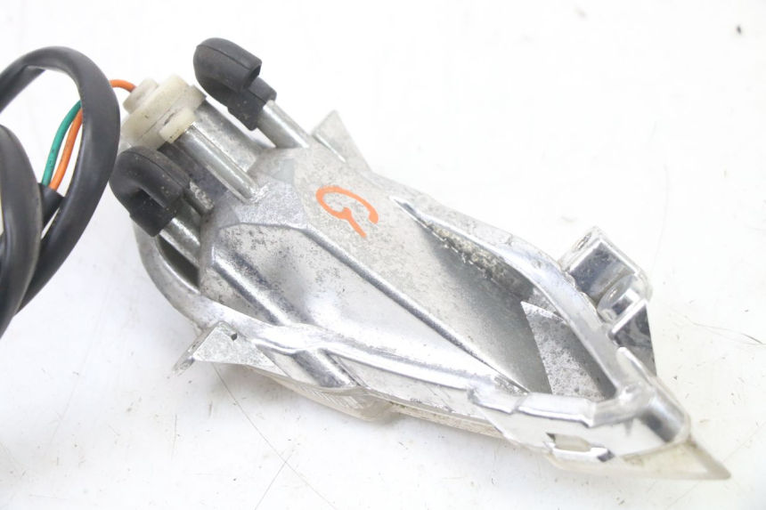 photo de DELANTERO IZQUIERDO INTERMITENTE PEUGEOT TWEET PRO CARGO 50 (2018 - 2020) - Detalles de los puntos de fijación