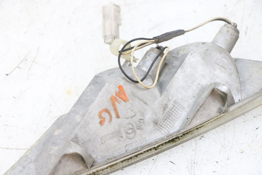 photo de INTERMITENTE DELANTERO IZQUIERDO PIAGGIO X8 125 (2004 - 2007) - Otra perspectiva