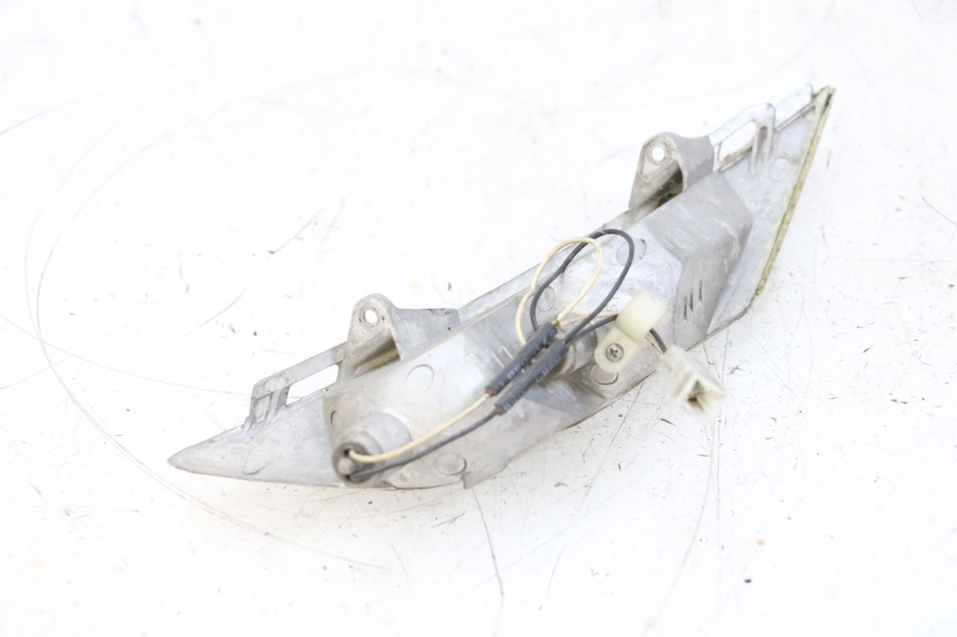 photo de INTERMITENTE DELANTERO IZQUIERDO PIAGGIO X8 125 (2004 - 2007) - Detalles de los puntos de fijación