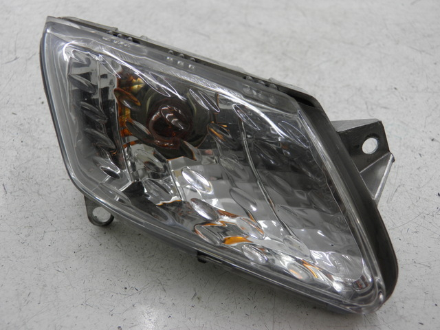 photo de INTERMITENTE DELANTERO IZQUIERDO YAMAHA XMAX X-MAX 125 (2006 - 2009)