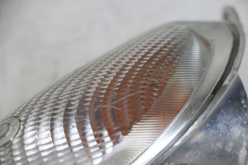 photo de DELANTERO IZQUIERDO INTERMITENTE YAMAHA YP MAJESTY 125 (2002 - 2006) - Primer plano técnico