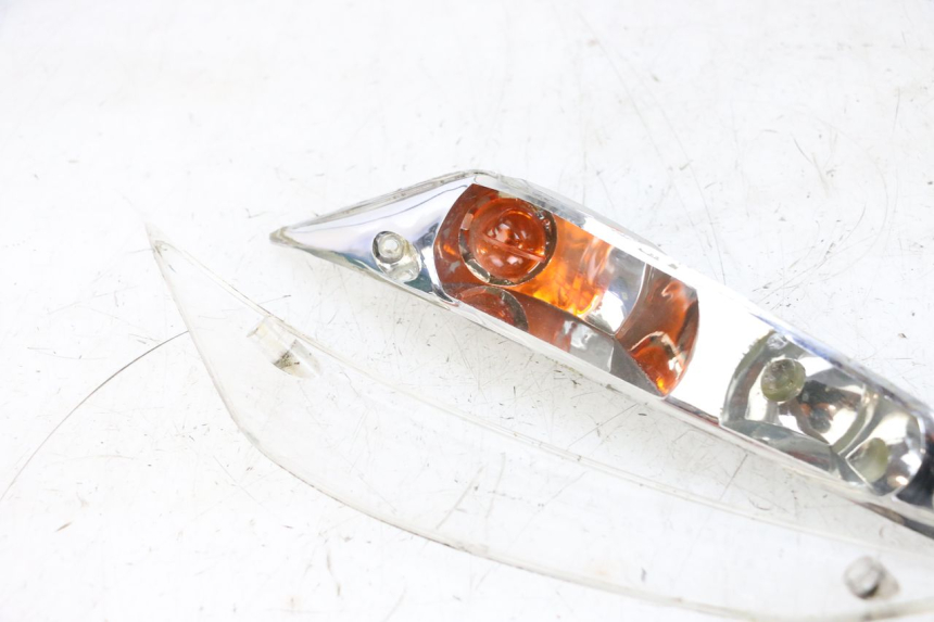 photo de INTERMITENTE DELANTERO IZQUIERDO PIAGGIO ZIP 2T 50 (2009 - 2019) - Estado de la superficie y material