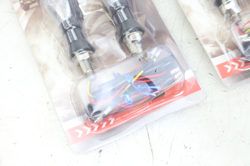 photo de DELANTERO INTERMITENTE SUZUKI GSF S BANDIT 600 (2000 - 2004) - Zoom estado de uso