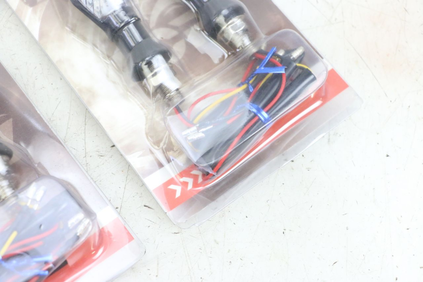 photo de DELANTERO INTERMITENTE SUZUKI GSF S BANDIT 600 (2000 - 2004) - Otra perspectiva