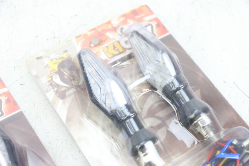 photo de DELANTERO INTERMITENTE SUZUKI GSF S BANDIT 600 (2000 - 2004) - Primer plano técnico