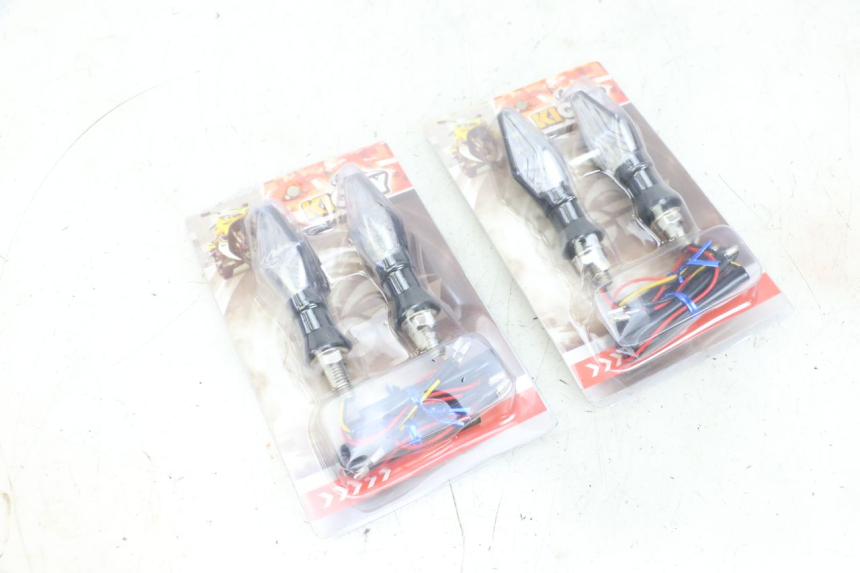 photo de DELANTERO INTERMITENTE SUZUKI GSF S BANDIT 600 (2000 - 2004) - Detalles de los puntos de fijación