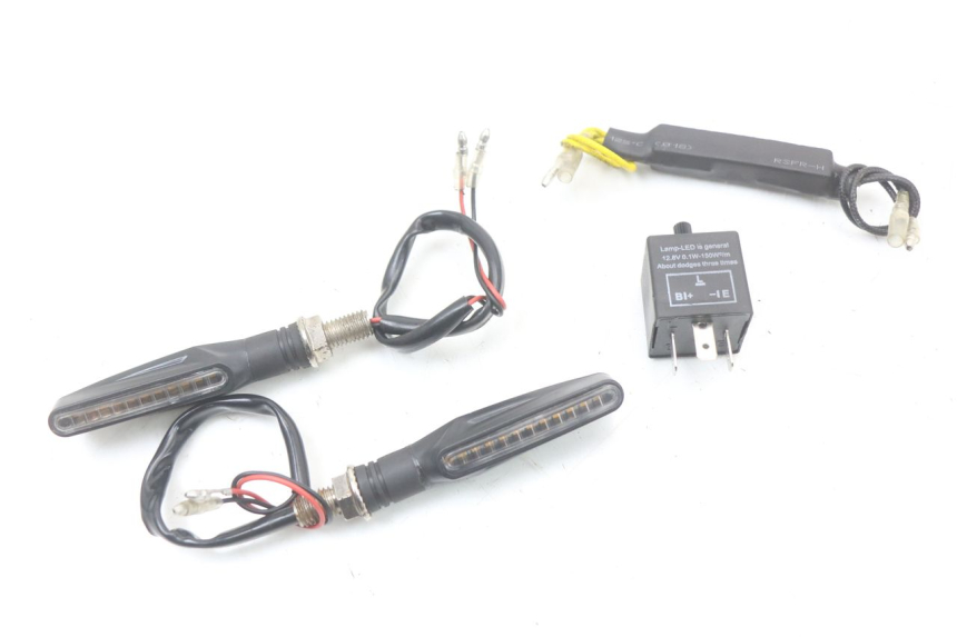 photo de DELANTERO INTERMITENTE HYOSUNG GTR 125 (2006 - 2008)