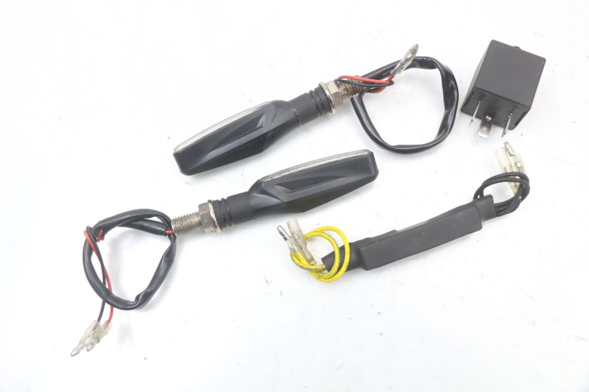 photo de DELANTERO INTERMITENTE HYOSUNG GTR 125 (2006 - 2008)