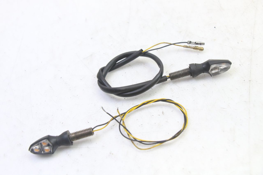 photo de DELANTERO INTERMITENTE SUZUKI SV S 650 (2003 - 2009)