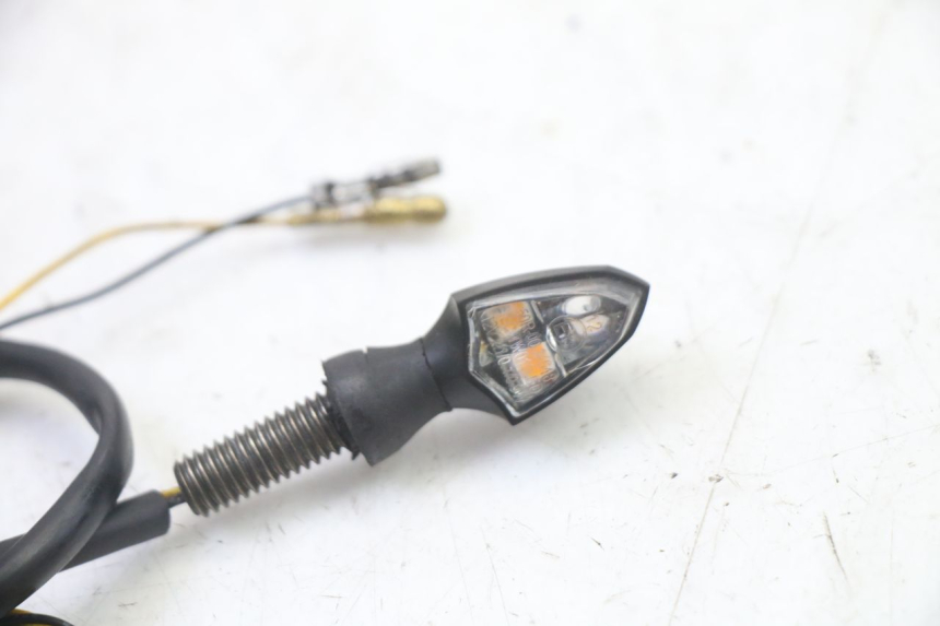 photo de DELANTERO INTERMITENTE SUZUKI SV S 650 (2003 - 2009)
