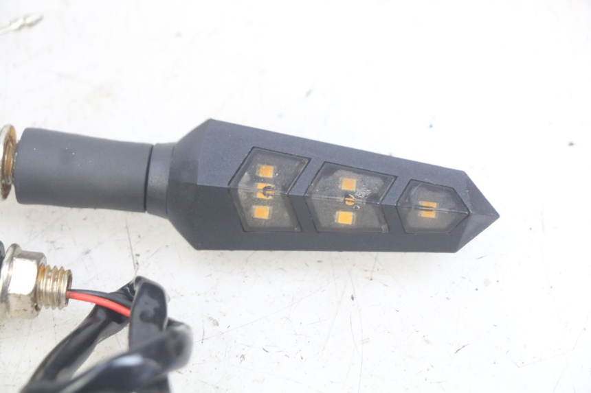 photo de INTERMITENTE DELANTERO MOTRAC URBAN 4T 50 (2016 - 2024)