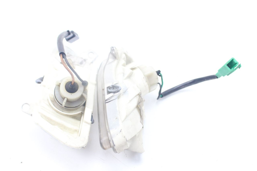 photo de INTERMITENTE DELANTERO YAMAHA XMAX X-MAX 125 (2006 - 2009)